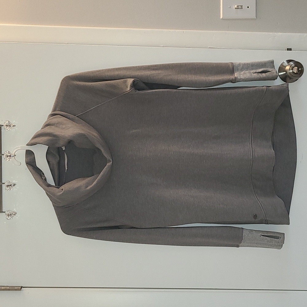 ATHLETA Long sleeve with thumb holes